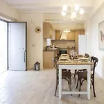 Poliana Estate Apartment