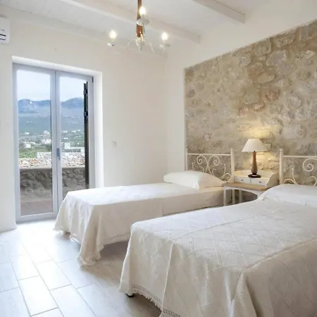 Poliana Estate Apartment Riglia