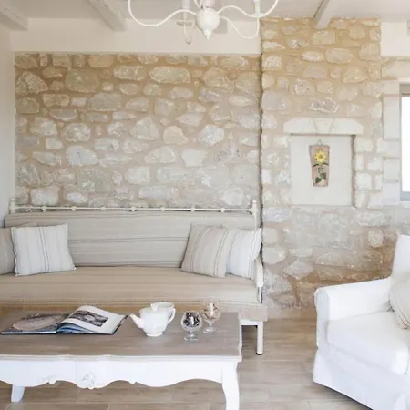 Poliana Estate *