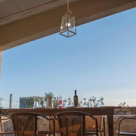 Poliana Estate דירה