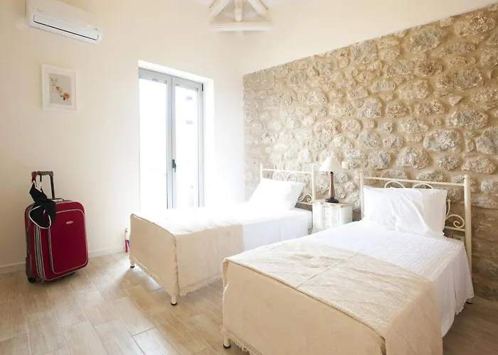 Poliana Estate דירה