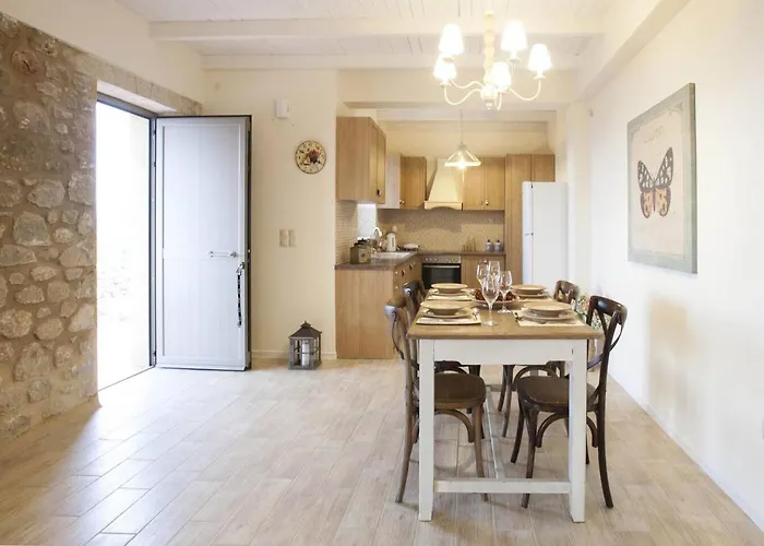 Poliana Estate דירה