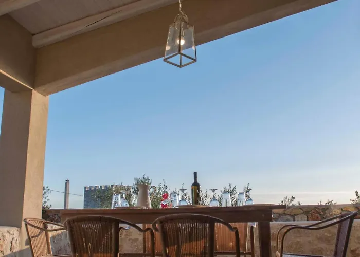 Poliana Estate דירה